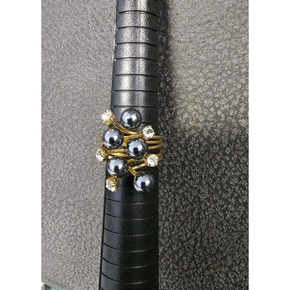 Costume Ring Faux Black Pearl Rhinestone Size 7.25 Gold Tone Wire Cocktail - Picture 5 of 5